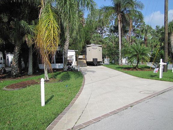 2nd image of 221 Plantation Dr