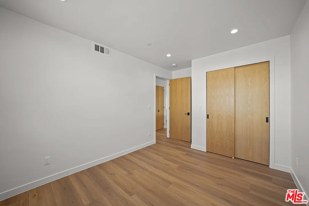 3 bed, 3.0 bath, 1080 sqft, $3,850 — Photo 4