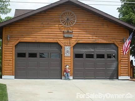 BACK OF HOUSE GARAGE