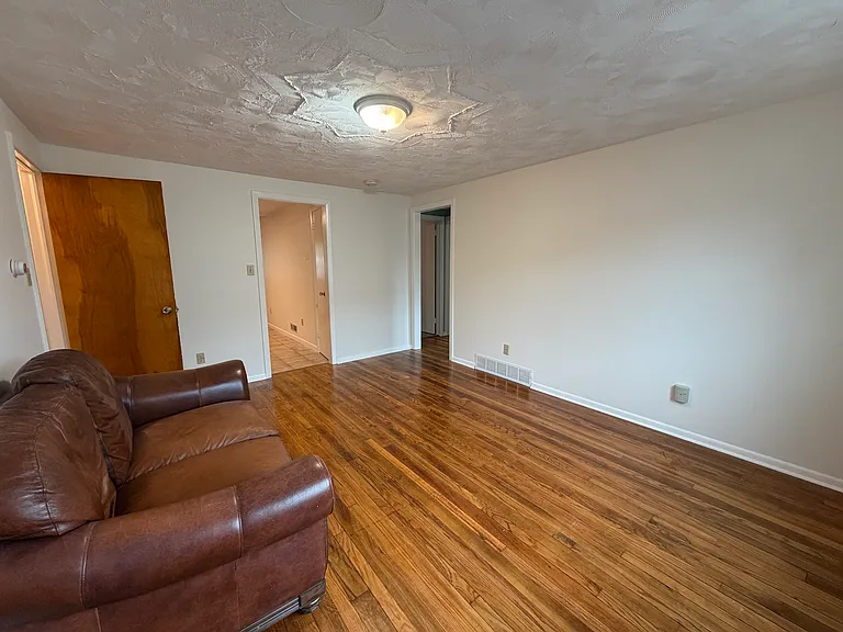 50 Lincoln Ave #1-R — Photo 9