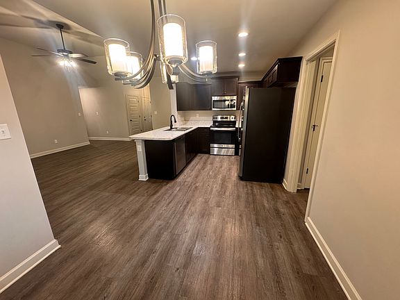 3rd image of 1029 Hogue Dr