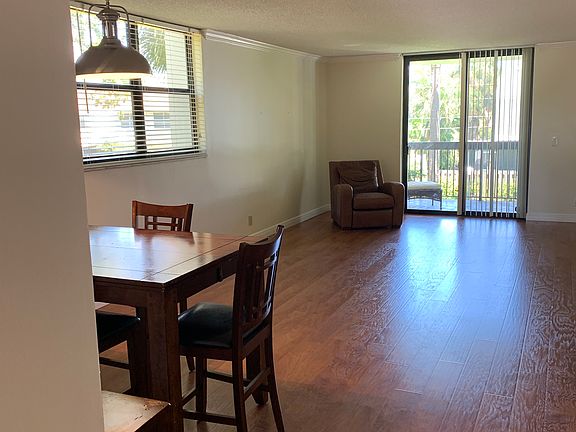 3rd image of 2707 NE 14th St APT 201