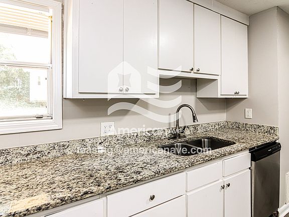 896733_005_kitchen_5.jpg