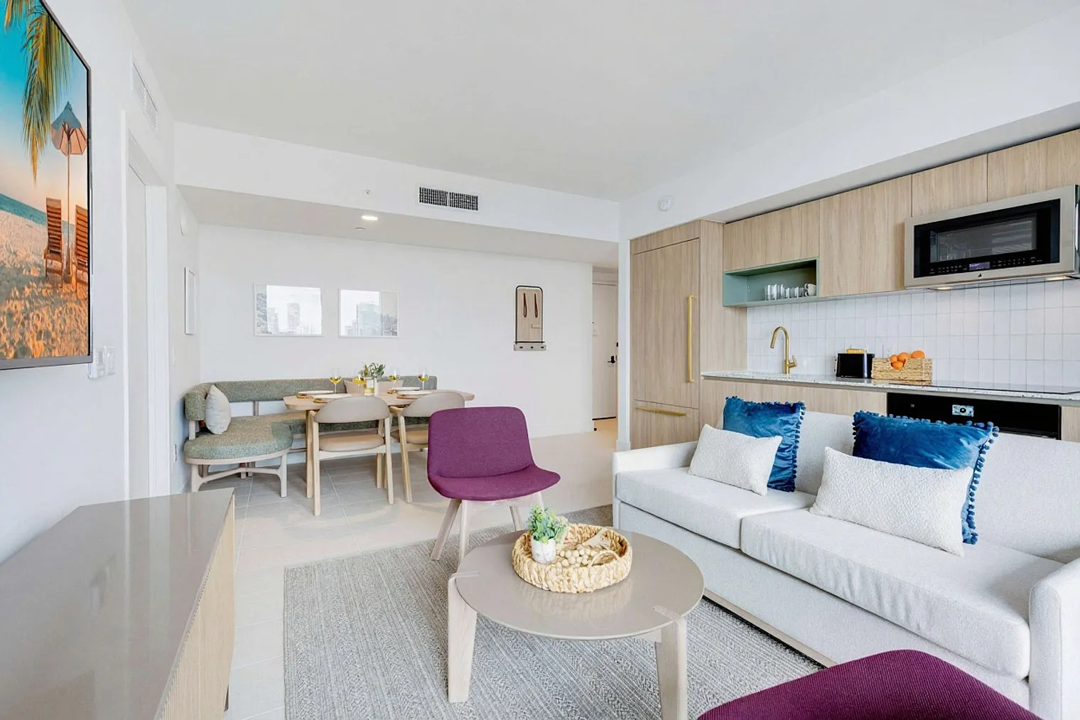 2 bed, 2.0 bath, 893 sqft, $5,794 — Photo 3