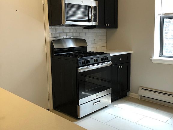 2nd image of 831 W Sunnyside Ave #3