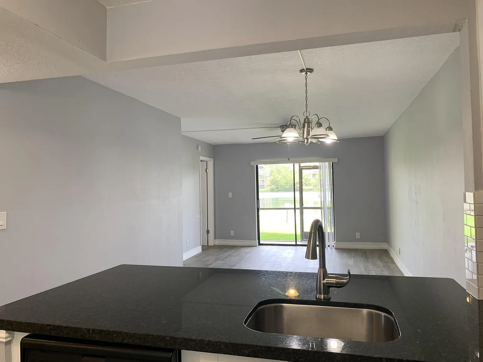 2 bed, 2.0 bath, 810 sqft, $2,200 — Photo 3