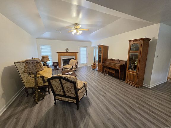 3rd image of 31 Turquoise Dr
