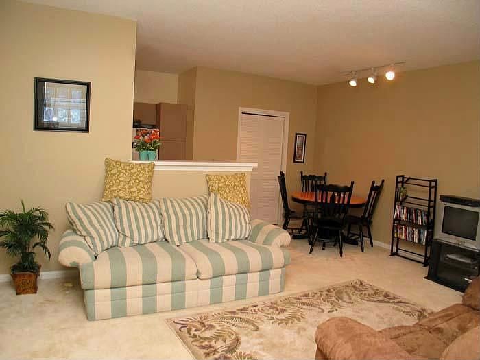 1st image of 23 Bradford Commons Ln