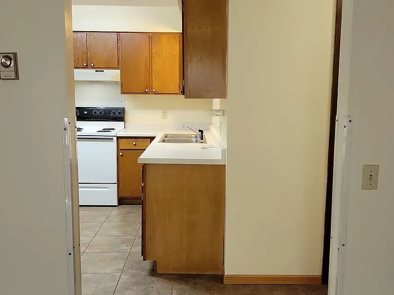 235 W Johnson St — Photo 6