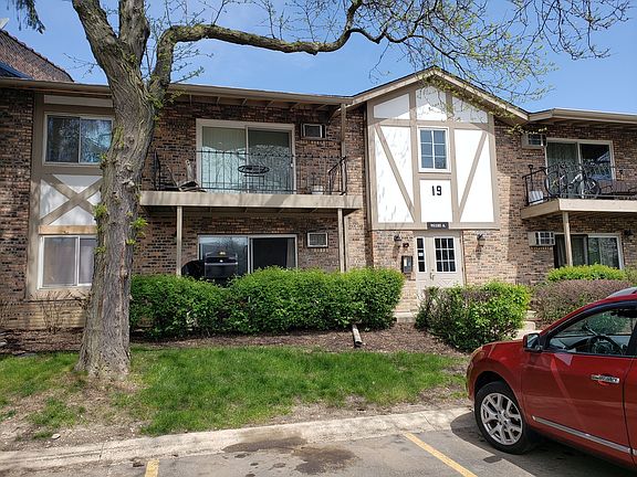 2nd image of 9S180 Lake Dr APT 203
