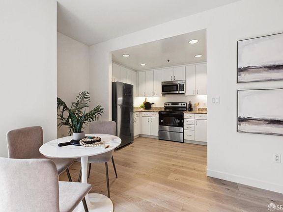5th image of 250 King St Unit 534