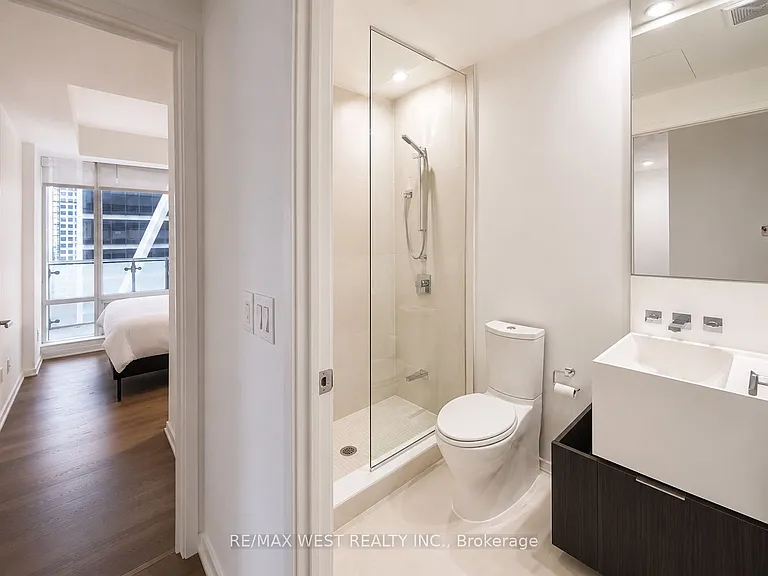 1 Bloor St E #1007 — Photo 16