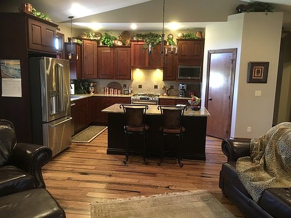 3rd image of 3104 Yellowstar St