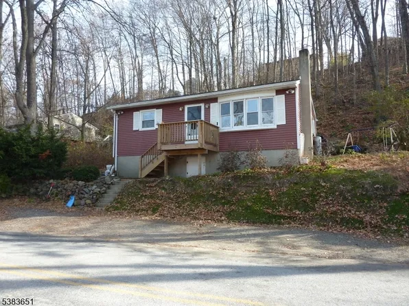 48 E Shore Dr, Vernon, NJ 07462