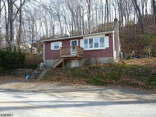 48 E Shore Dr Photo 1