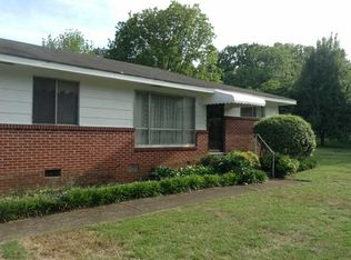 711 Cherokee Trl, Rossville, GA
