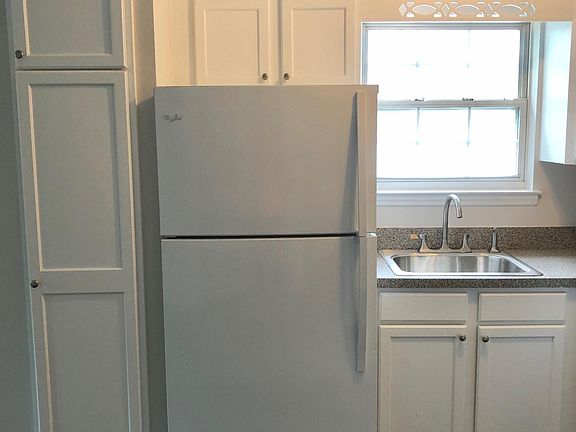 5th image of 27 Woodrose Ln Floor 2