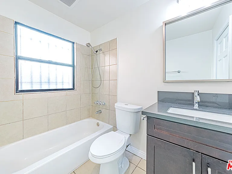 1152 S Bronson Ave — Photo 8