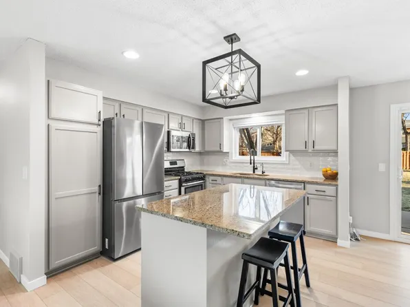 7404 Laredo Dr, Chanhassen, MN 55317