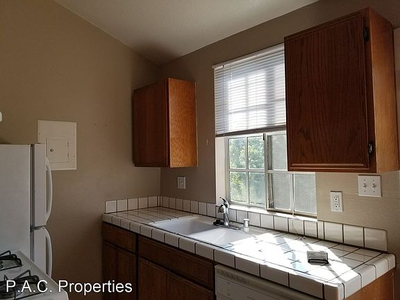 3rd image of 12150 Oxnard St APT 1