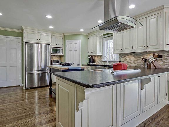 5th image of 311 Cumberland Ct