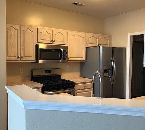 3rd image of 5476 Summer Cres