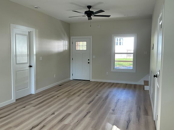 4th image of 102 Babb St