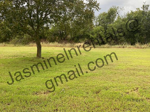 2nd image of 416 Jasmine Ln