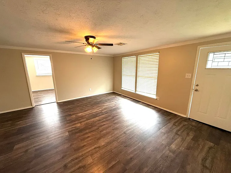 224 Lilac Dr — Photo 10
