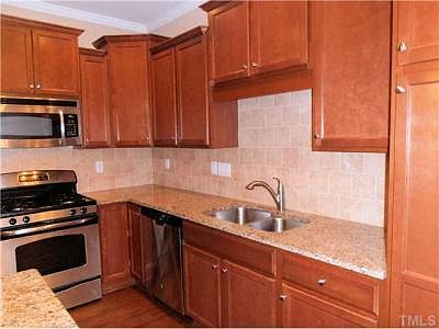4th image of 275 N Farm Dr
