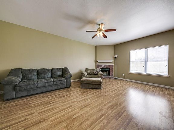 3rd image of 709 Kim Ln