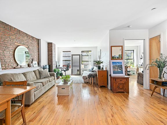 4th image of 521 E 6th St #4