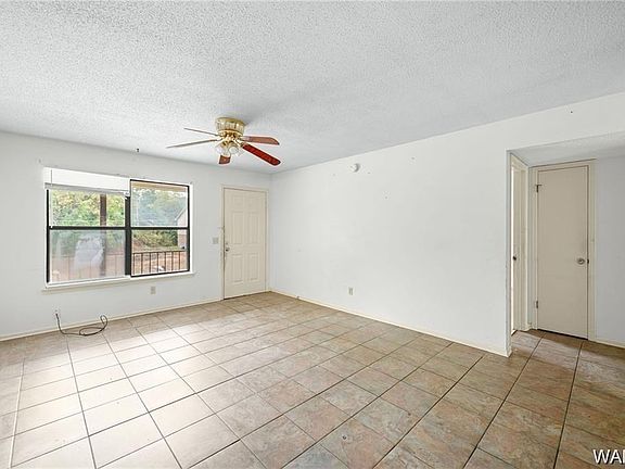 3rd image of 615 33rd St E APT 1