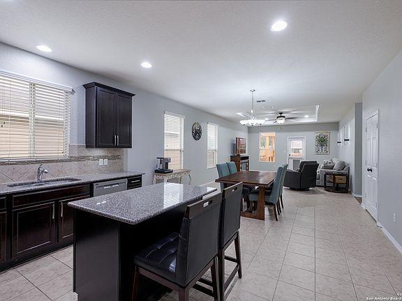 3rd image of 27353 Paraiso Manor