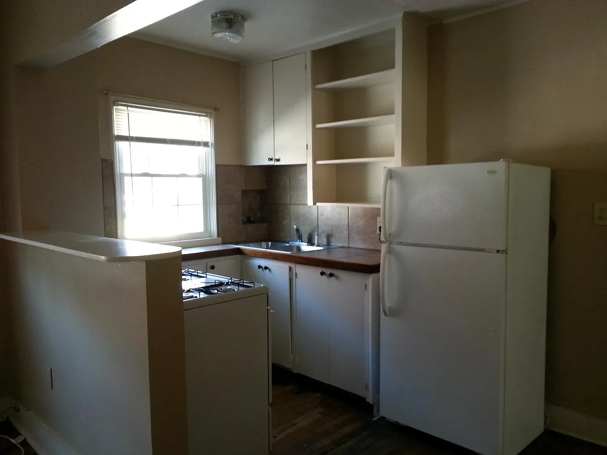105 E 21st Street — Photo 2