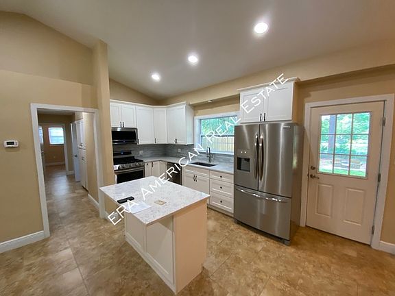 5th image of 219 California Dr NE