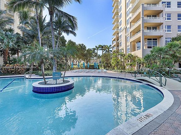 5th image of 19501 W Country Club Dr APT 1912