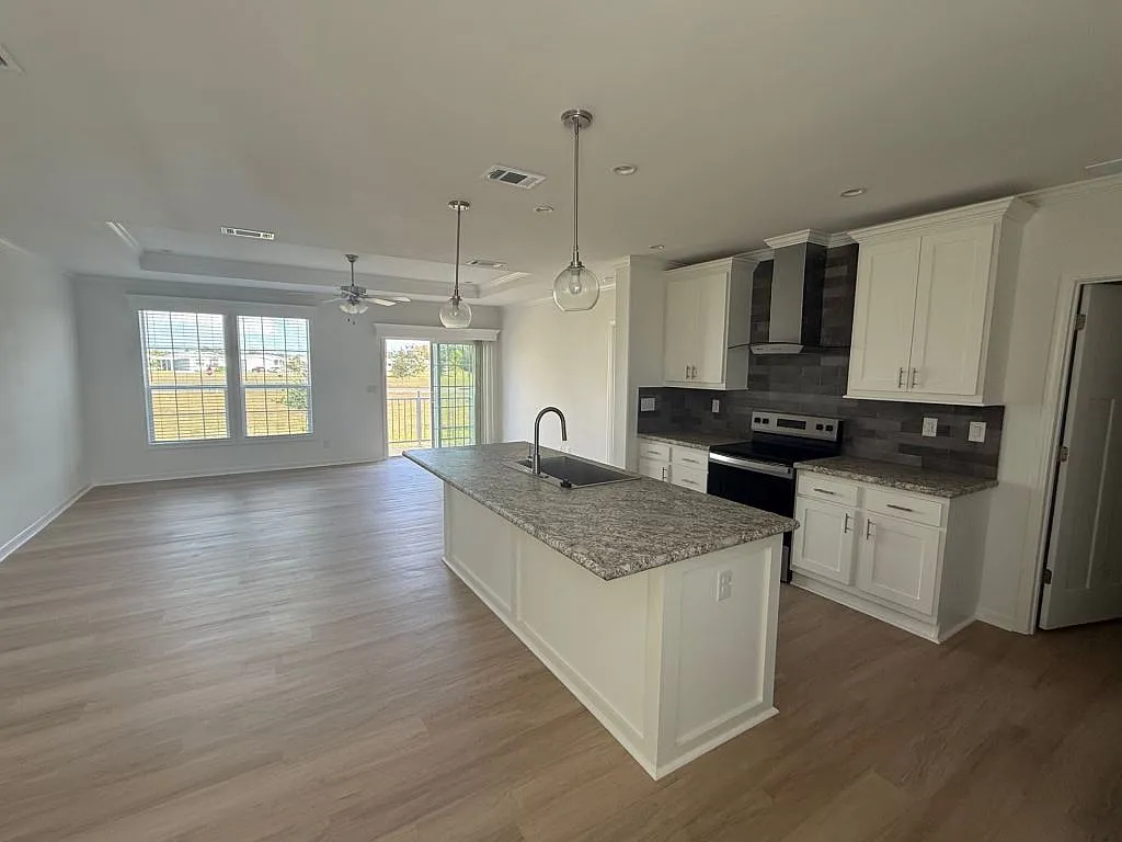 3 bed, 2.0 bath, 1441 sqft, $1,699 — Photo 4