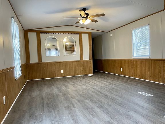 4th image of 39 Abby Ln