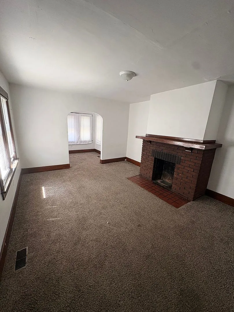 Building Photo - 135 S 23rd St