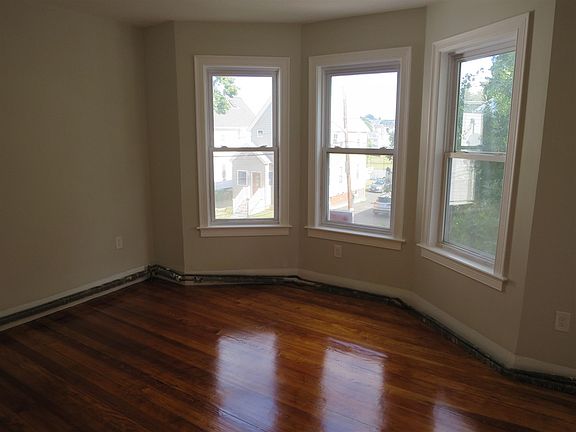 5th image of 55 Marion St