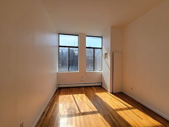 2nd image of 165 Henry St APT 605
