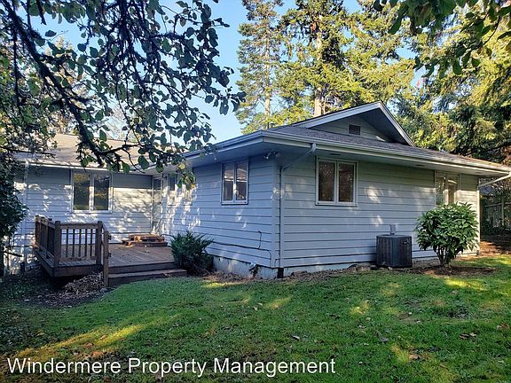 3rd image of 1020 Lovell Ave NW
