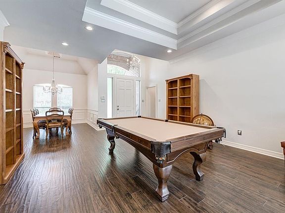 2nd image of 1109 Travis Ct