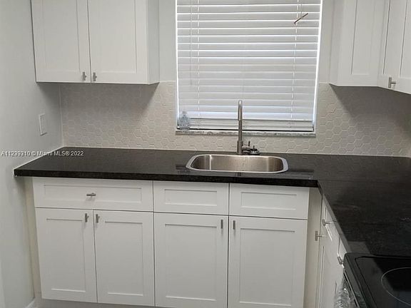 2nd image of 401 SE 23rd Ave APT C