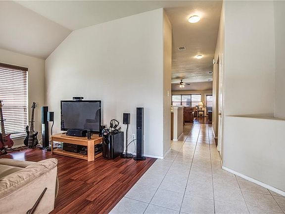 4th image of 1205 Bellcrest Dr