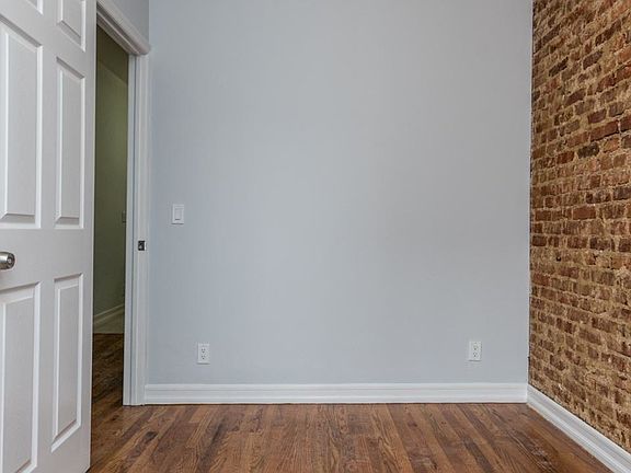 4th image of 1348 Willoughby Ave APT 2R
