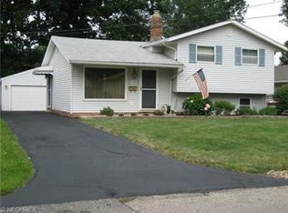 220 Parkway Dr, Eastlake, OH 44095
