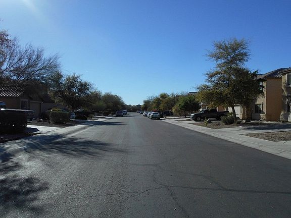 5th image of 39986 W Thornberry Ln