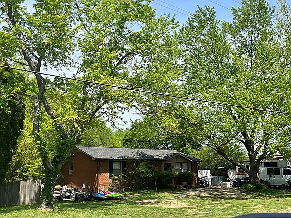 3rd image of 525 Caskey Dr